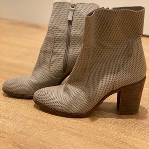 Steve Madden tan booties